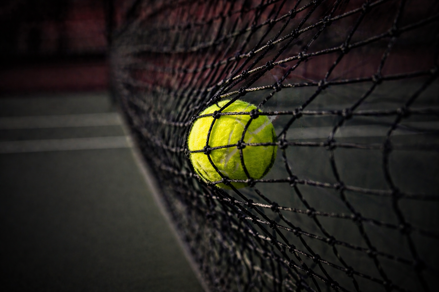 Tennis player at the net under pressure – MindWhisper mental performance and anxiety coaching